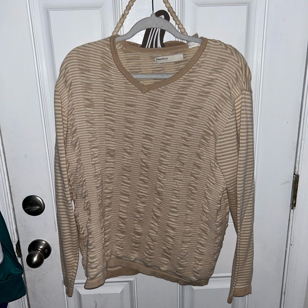Men’s Perry Ellis men’s size large sweater!!
